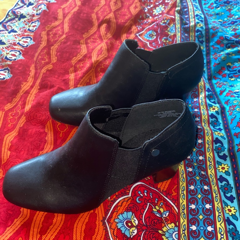 East 5th memory foam boots